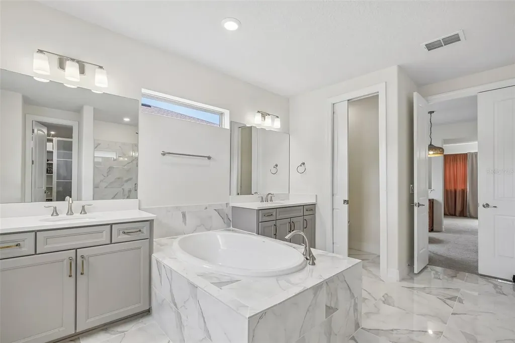 11054 Sundrift Drive Tampa FL 33647