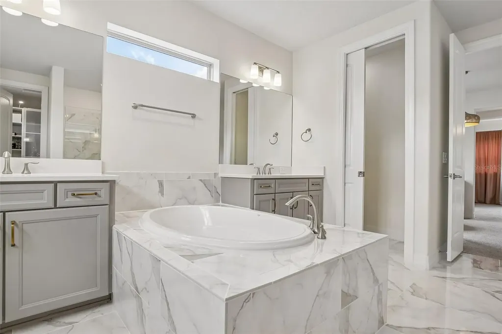 11054 Sundrift Drive Tampa FL 33647
