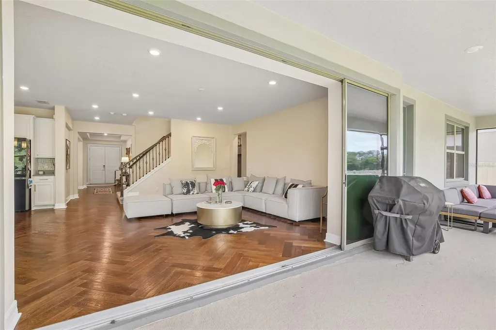 11054 Sundrift Drive Tampa FL 33647