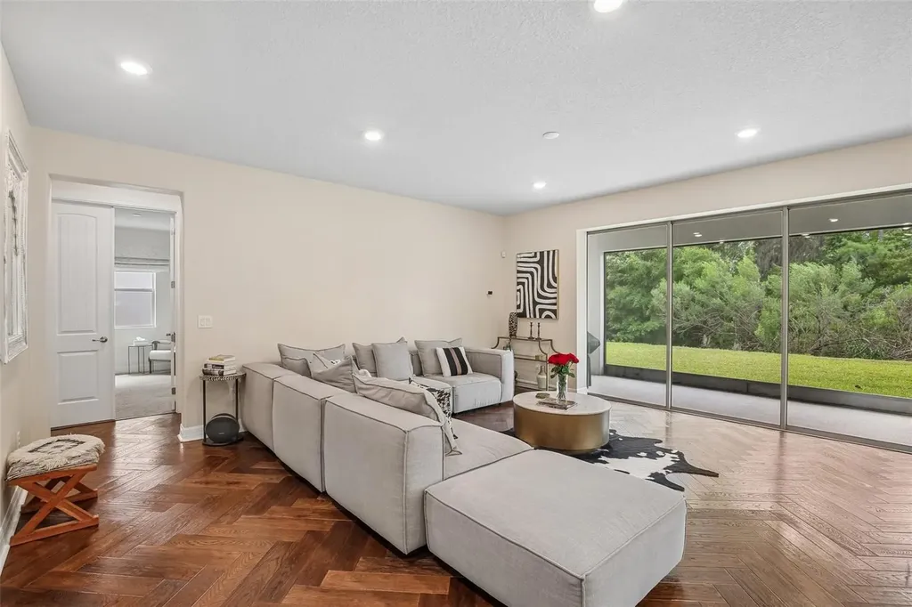 11054 Sundrift Drive Tampa FL 33647