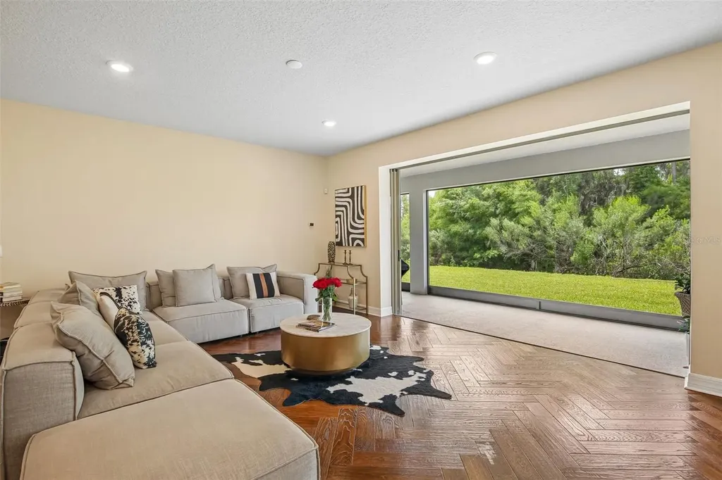 11054 Sundrift Drive Tampa FL 33647