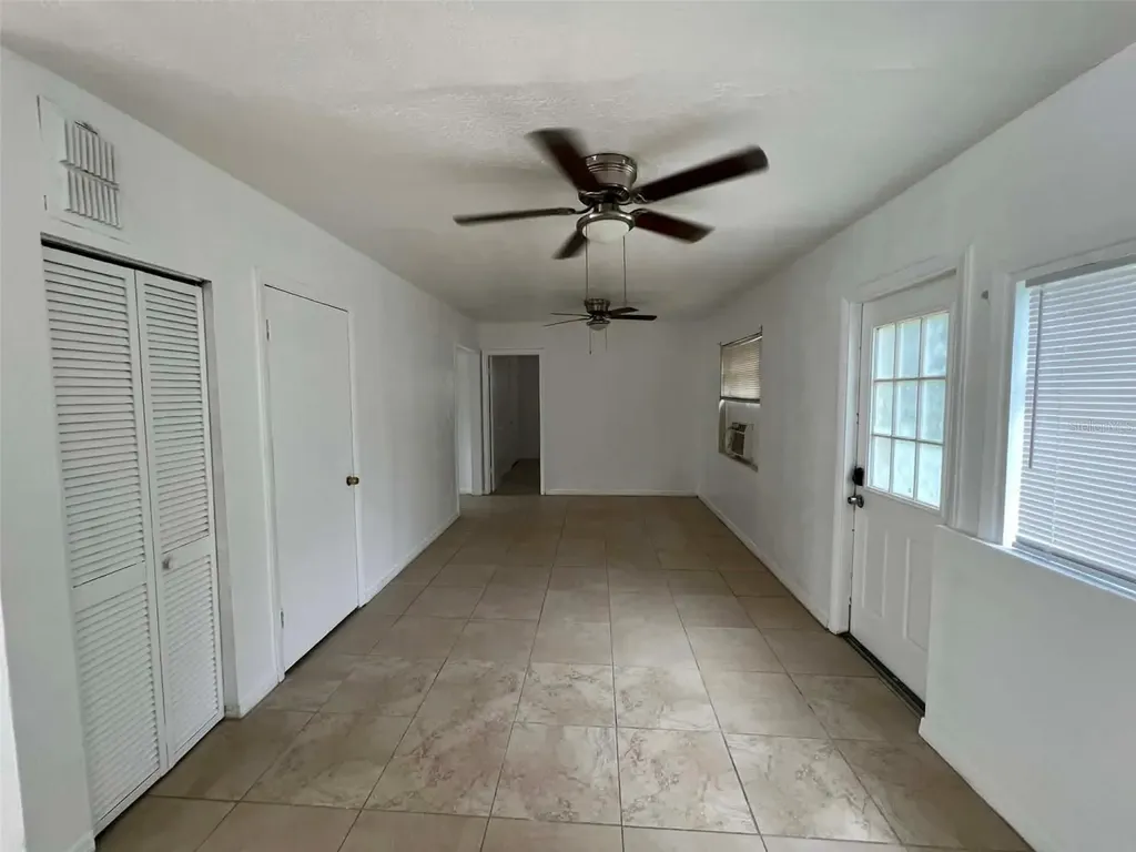 4207 Meadowbrook Avenue Orlando FL 32808