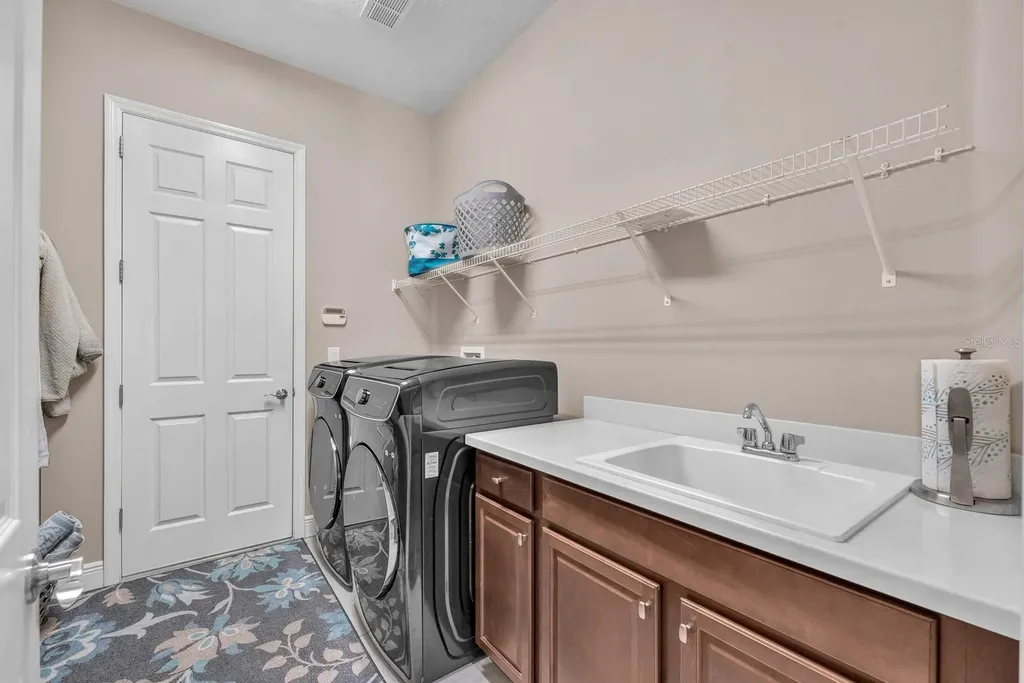 5918 Watercolor Drive Lithia FL 33547