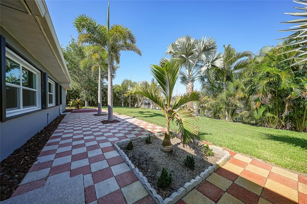 104 Free Court SE Port Charlotte FL 33952