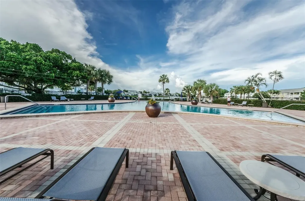 251 Pompano Drive SE St Petersburg FL 33705