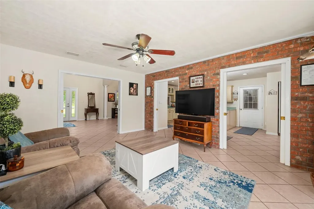 6459 SE County Road 337 Newberry FL 32669