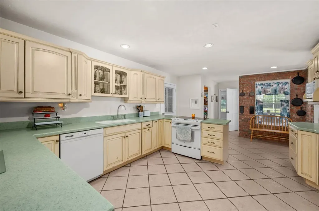 6459 SE County Road 337 Newberry FL 32669