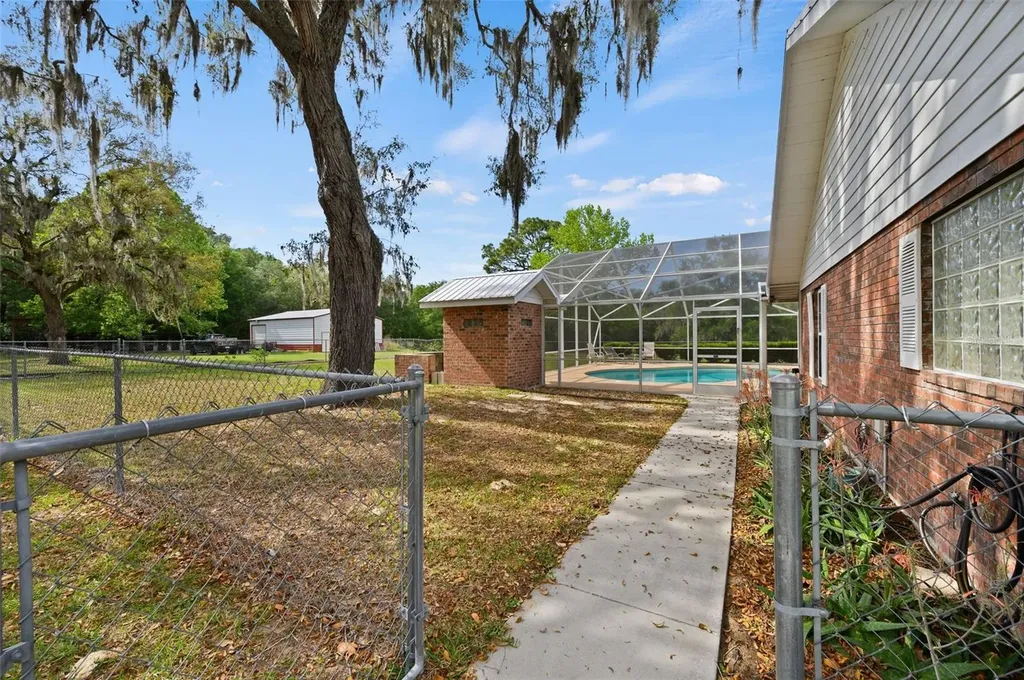 6459 SE County Road 337 Newberry FL 32669