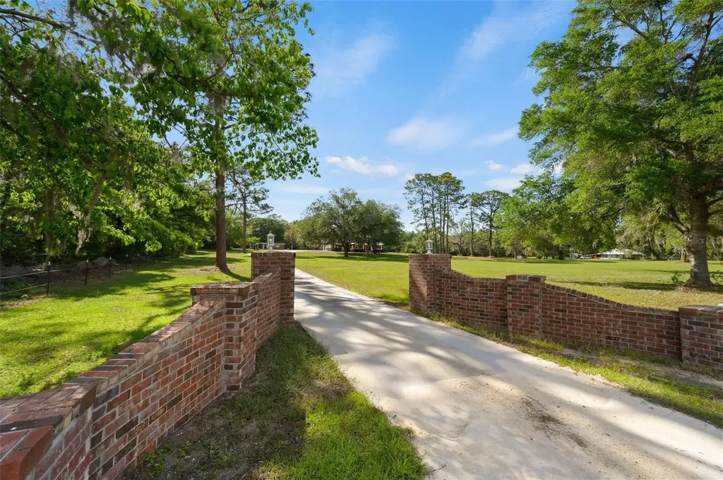6459 SE County Road 337 Newberry FL 32669