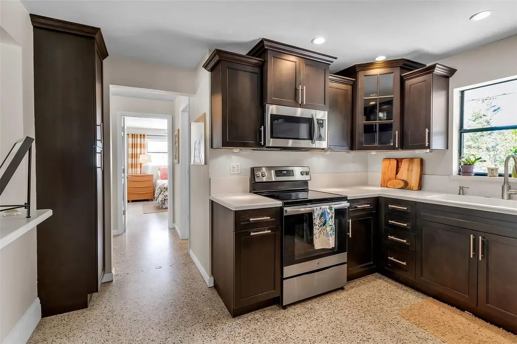 2440 Valencia Drive Sarasota FL 34239