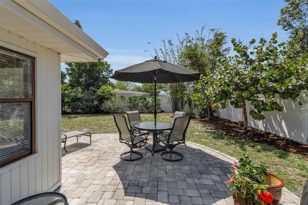 2440 Valencia Drive Sarasota FL 34239