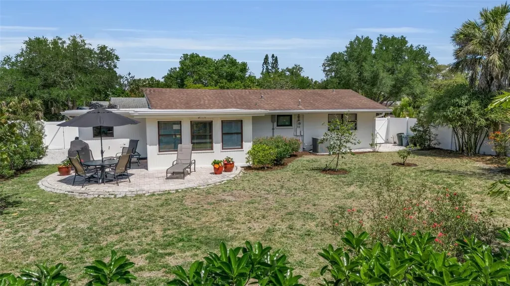 2440 Valencia Drive Sarasota FL 34239