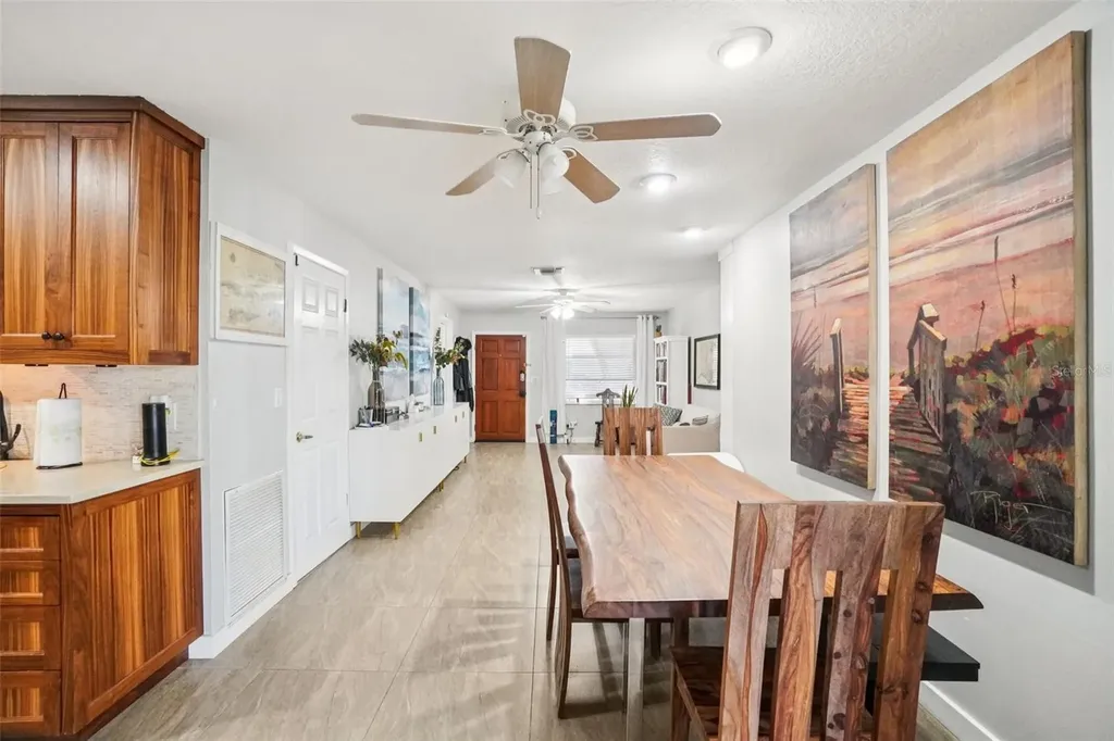 162 SE Lincoln Circle N St Petersburg FL 33703