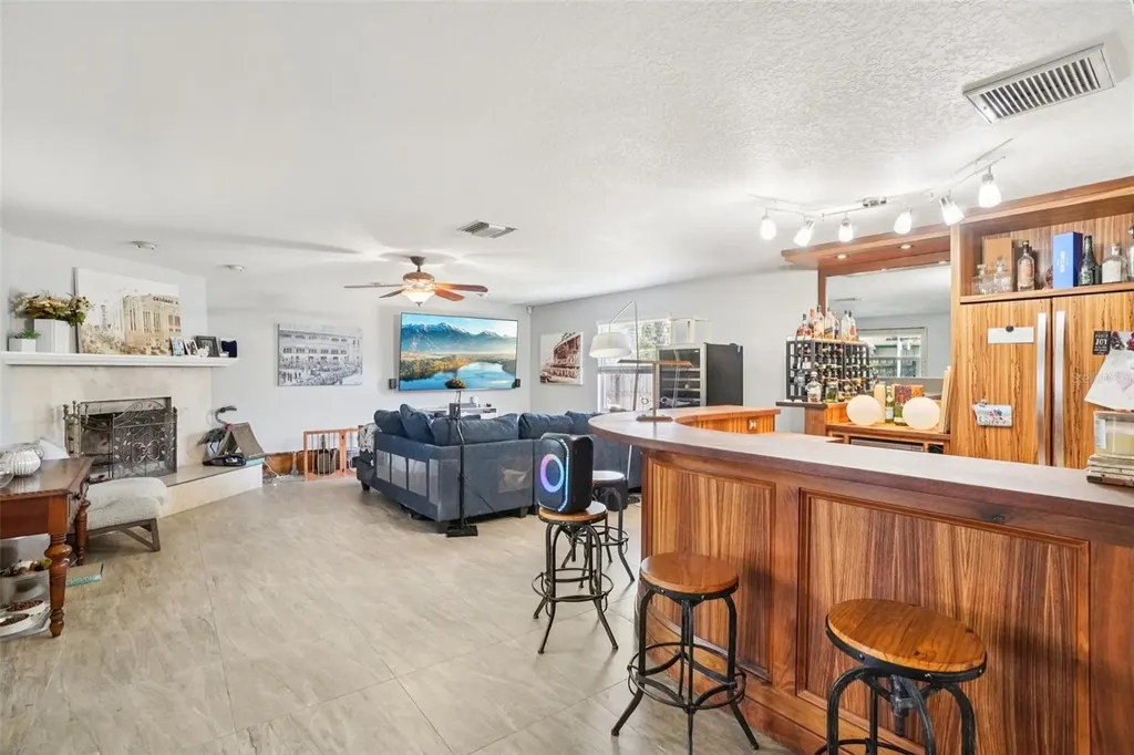 162 SE Lincoln Circle N St Petersburg FL 33703