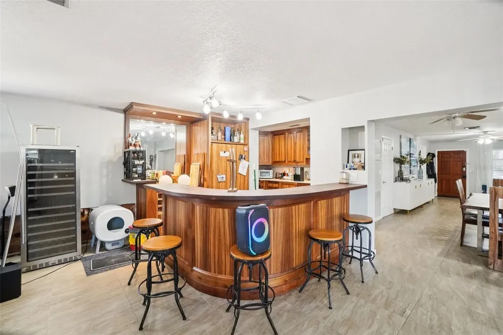 162 SE Lincoln Circle N St Petersburg FL 33703