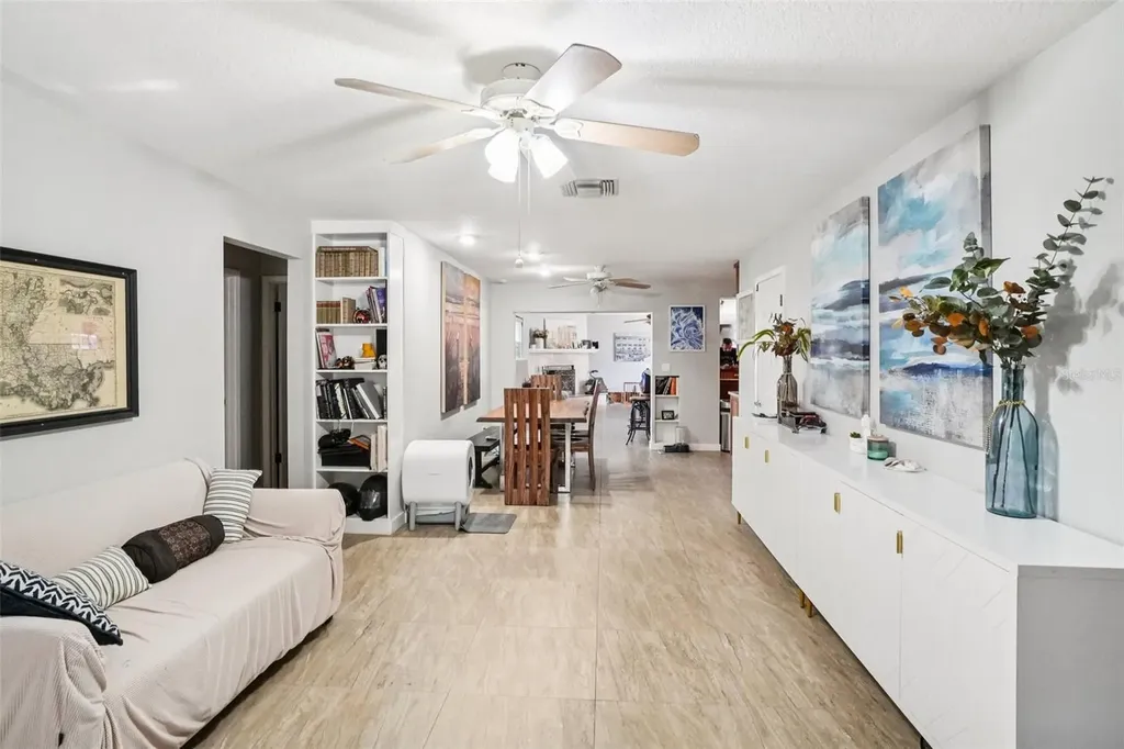 162 SE Lincoln Circle N St Petersburg FL 33703