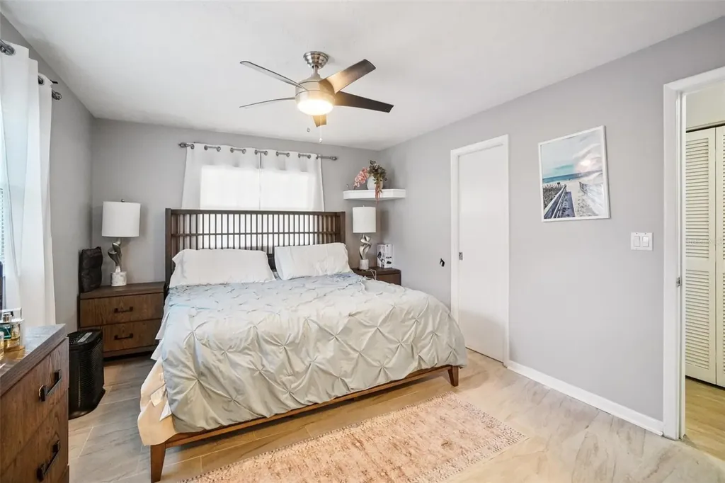 162 SE Lincoln Circle N St Petersburg FL 33703