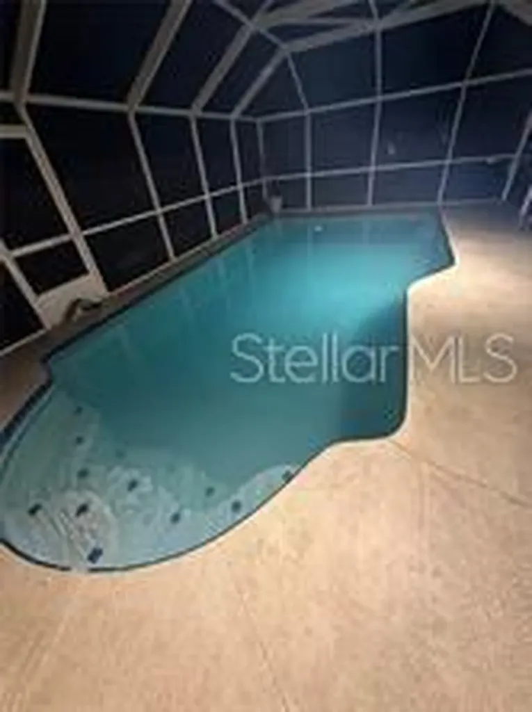 162 SE Lincoln Circle N St Petersburg FL 33703