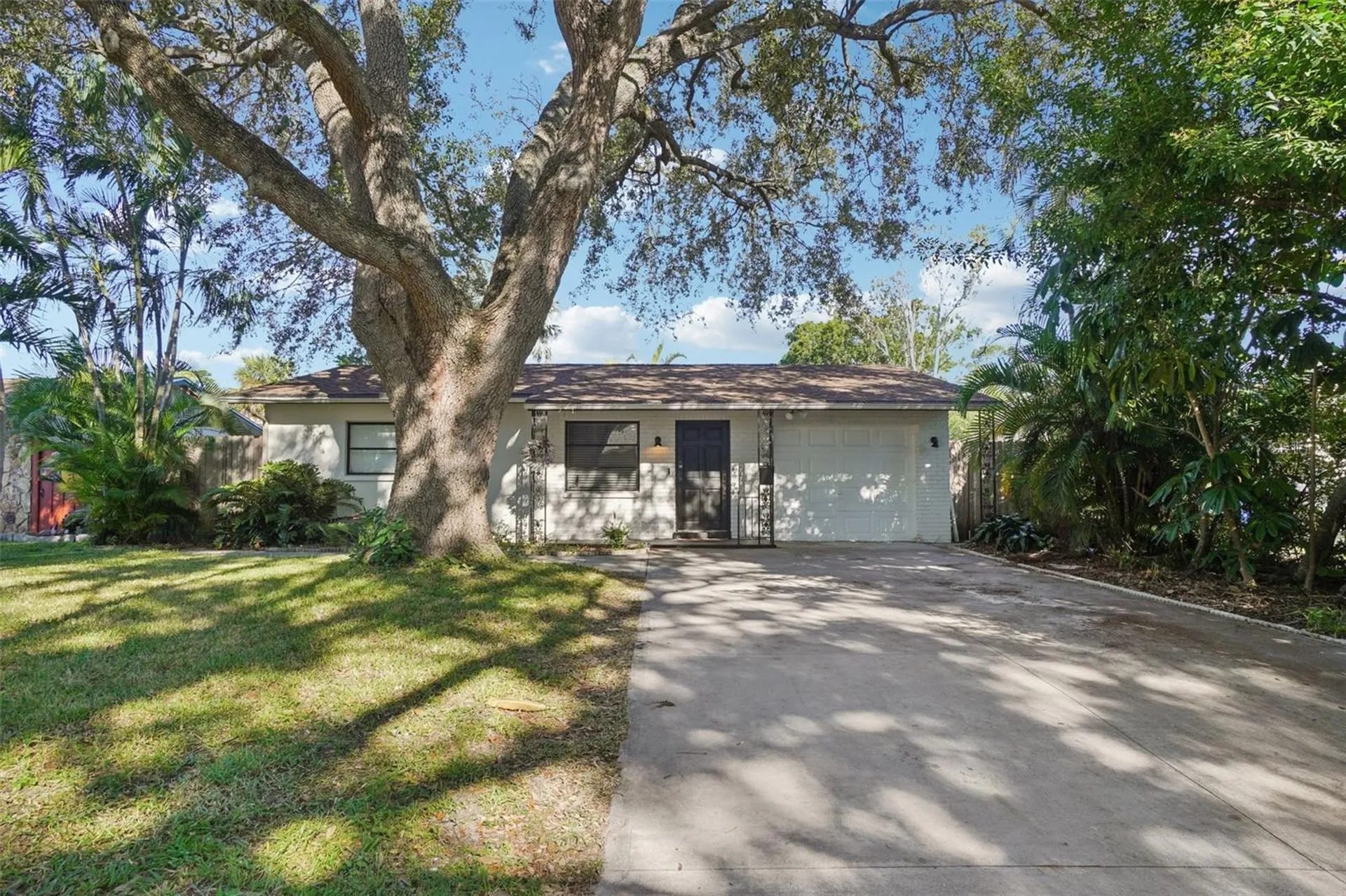 162 SE Lincoln Circle N St Petersburg FL 33703