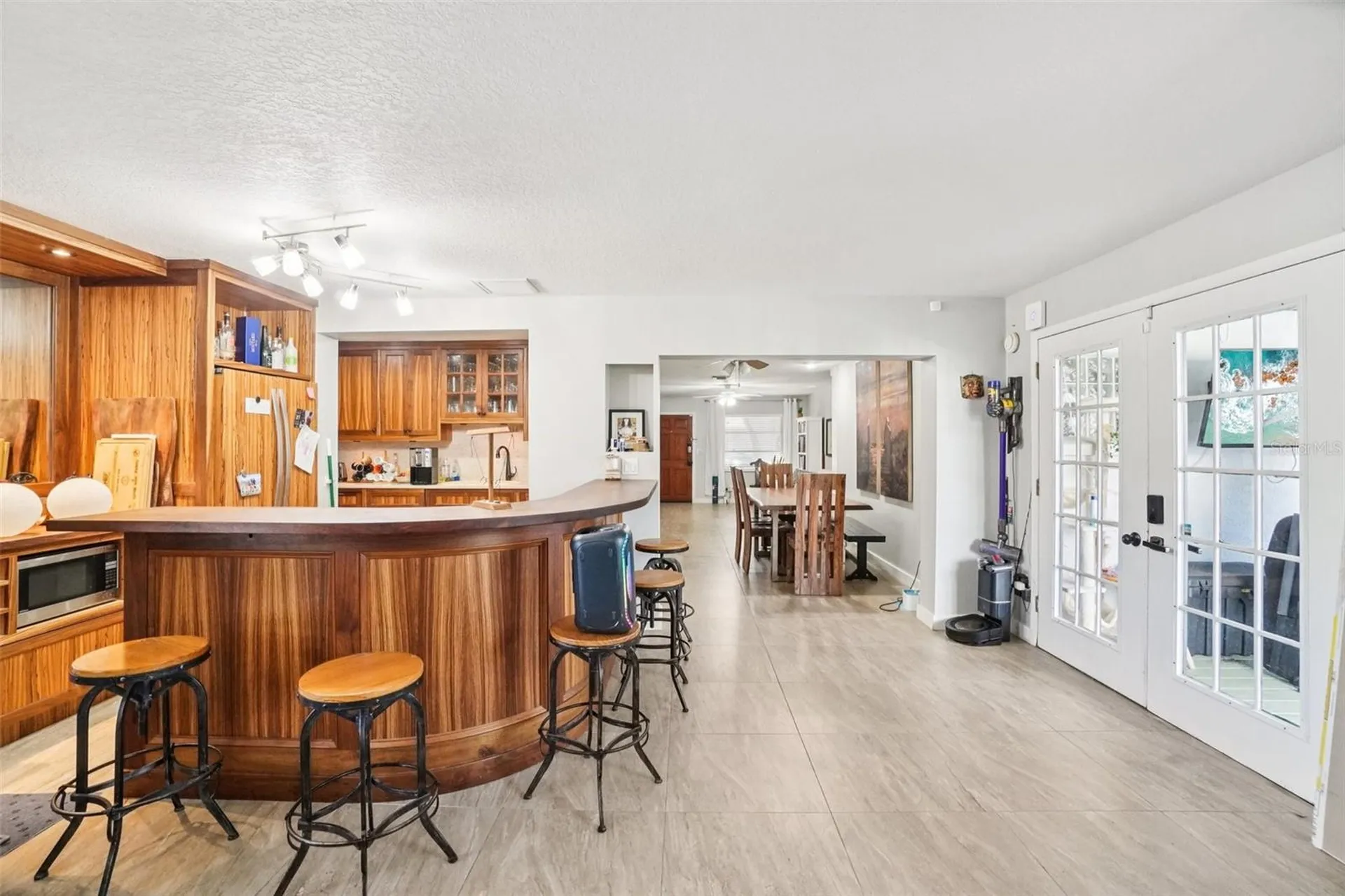 162 SE Lincoln Circle N St Petersburg FL 33703