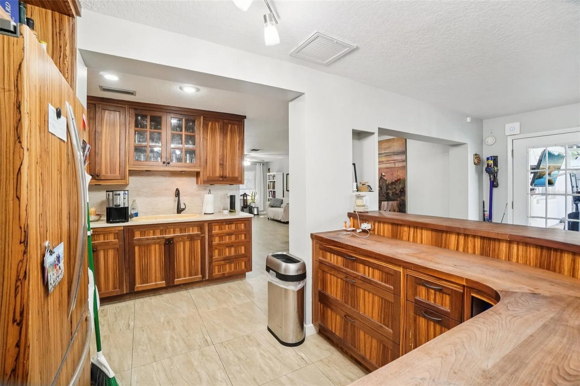 162 SE Lincoln Circle N St Petersburg FL 33703