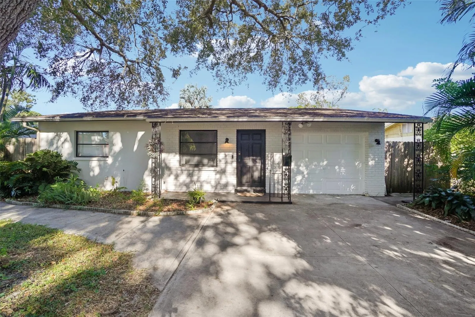 162 SE Lincoln Circle N St Petersburg FL 33703