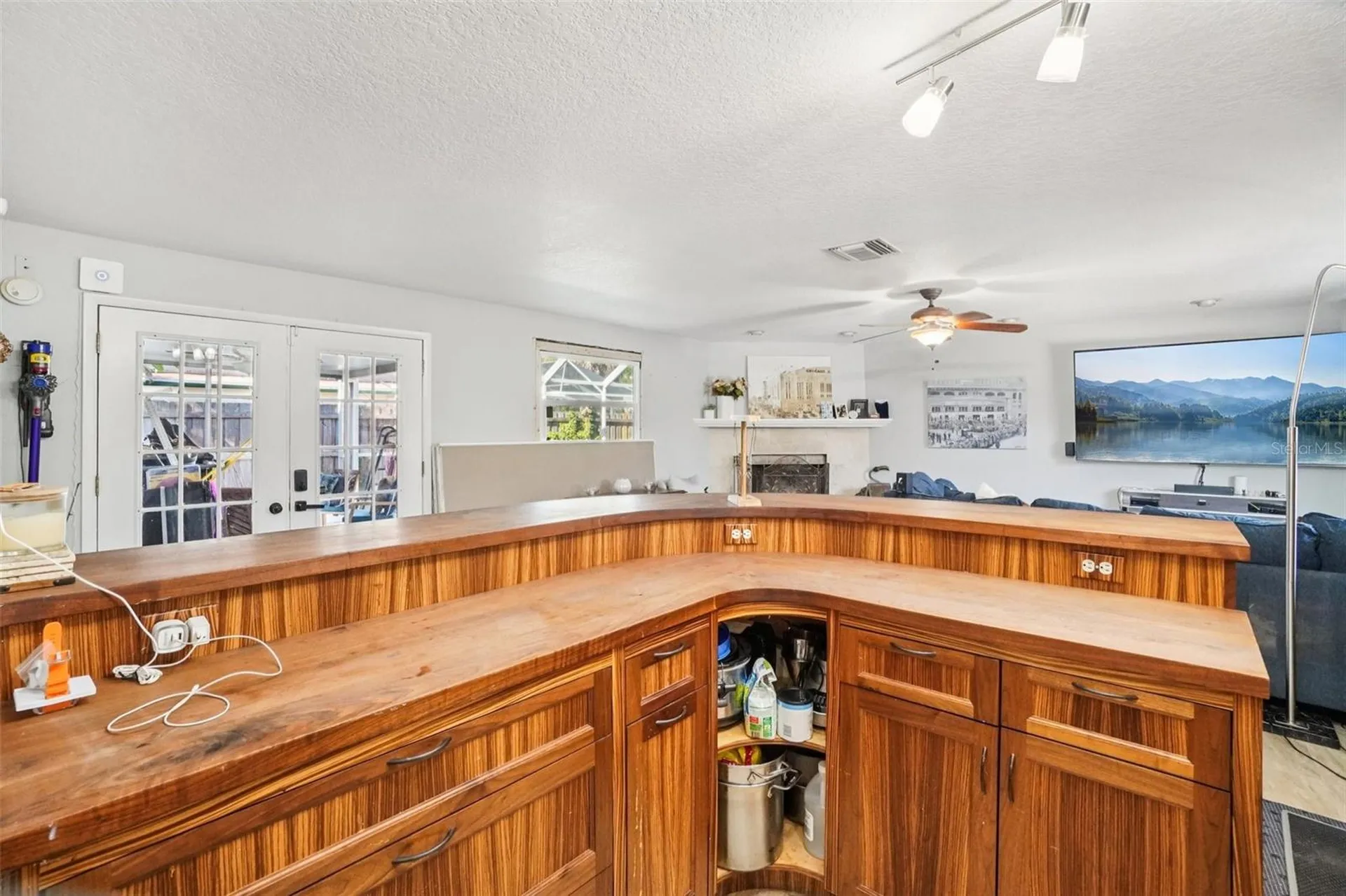 162 SE Lincoln Circle N St Petersburg FL 33703