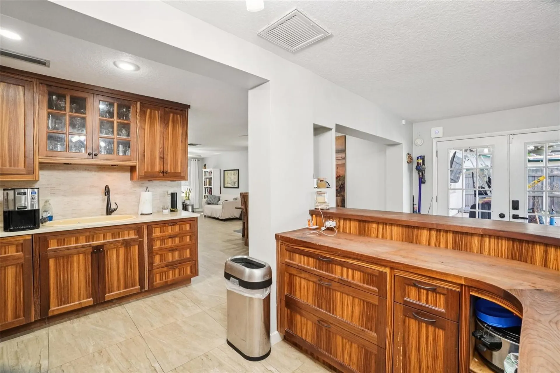 162 SE Lincoln Circle N St Petersburg FL 33703