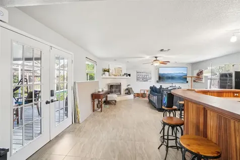 162 SE Lincoln Circle N St Petersburg FL 33703
