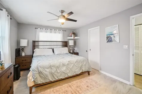 162 SE Lincoln Circle N St Petersburg FL 33703