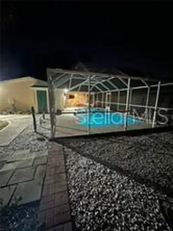 162 SE Lincoln Circle N St Petersburg FL 33703