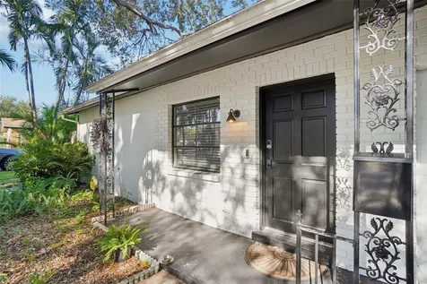 162 SE Lincoln Circle N St Petersburg FL 33703