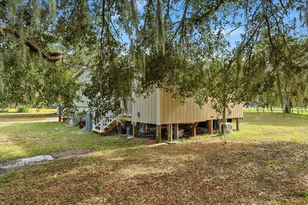 1020 98 W Frostproof FL 33843