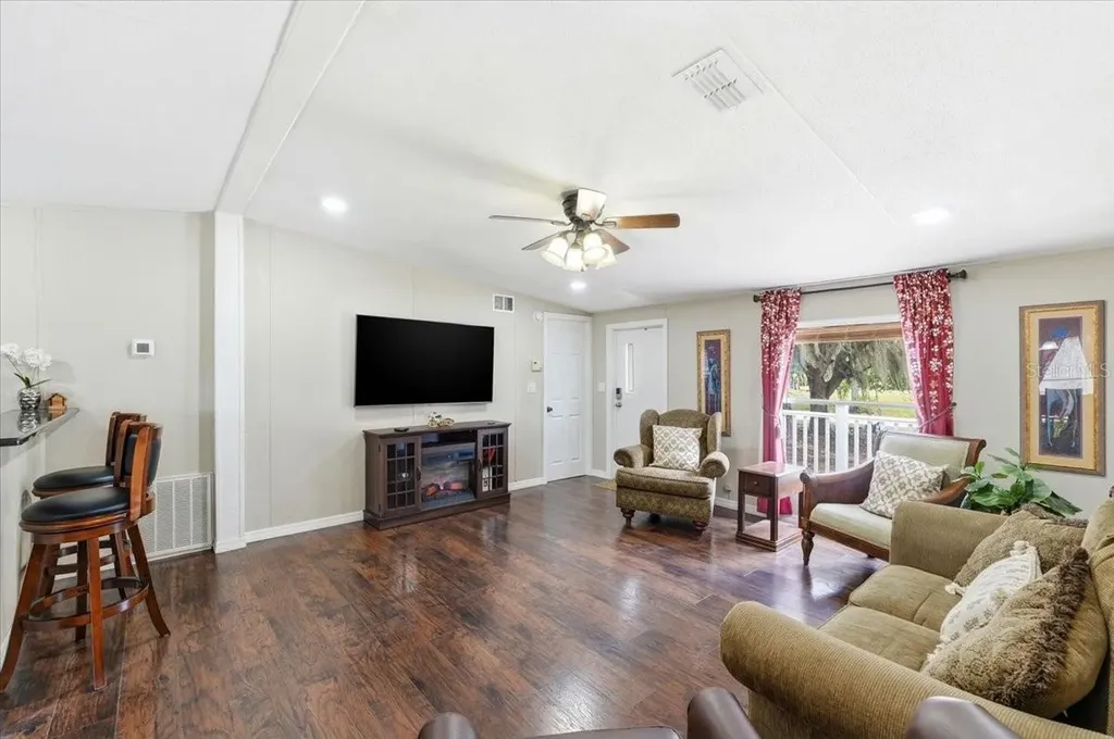 1020 98 W Frostproof FL 33843