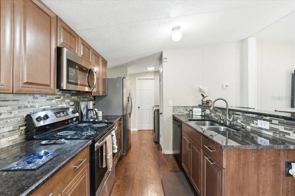 1020 98 W Frostproof FL 33843