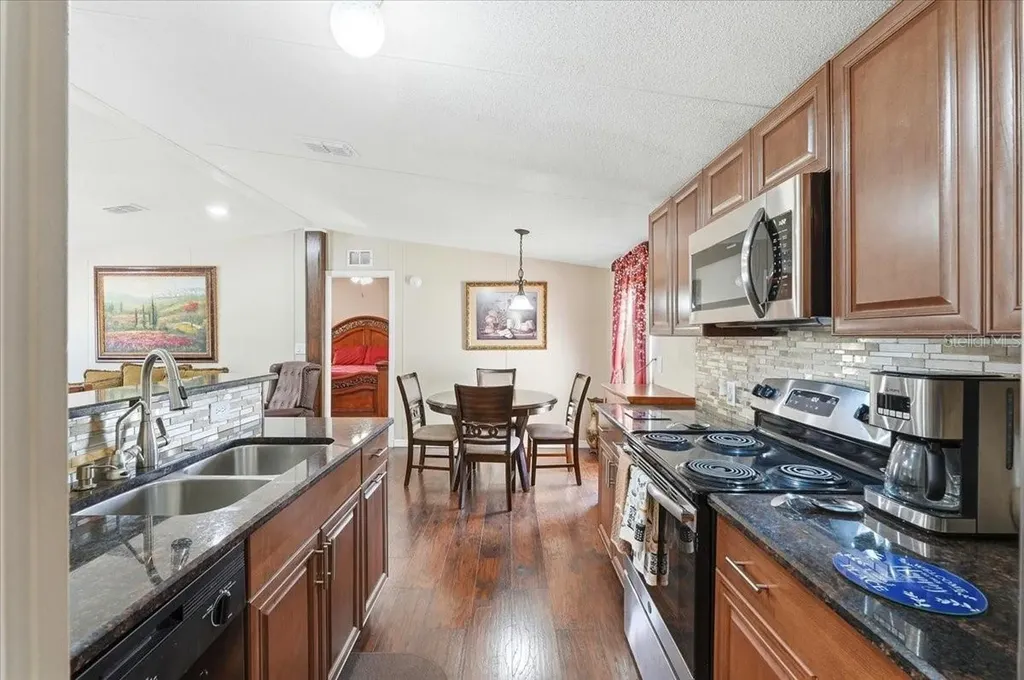 1020 98 W Frostproof FL 33843