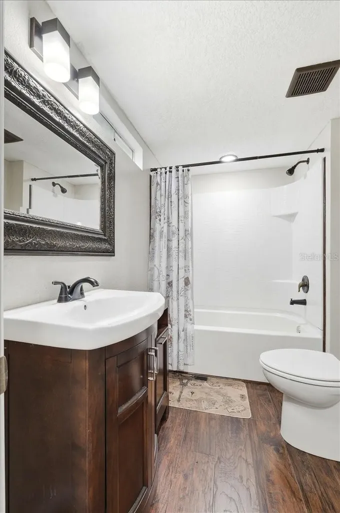 1020 98 W Frostproof FL 33843