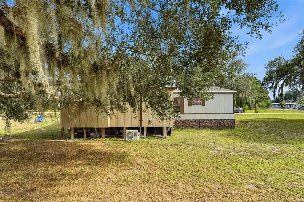 1020 98 W Frostproof FL 33843