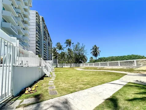 4837 Ave Isla Verde Carolina PR 00979