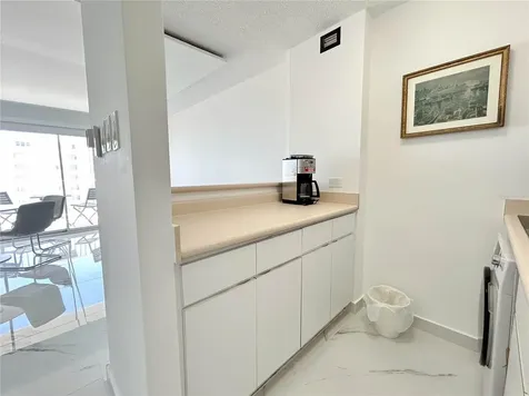 4837 Ave Isla Verde Carolina PR 00979