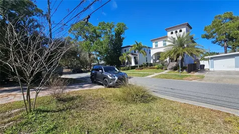 208 48th Avenue N St Petersburg FL 33703