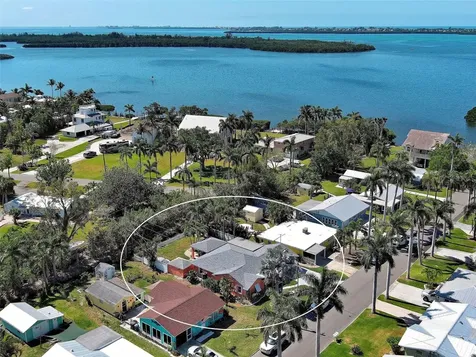 4527 103rd Street W Bradenton FL 34210