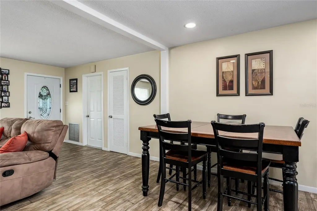 6232 33rd Avenue N St Petersburg FL 33710