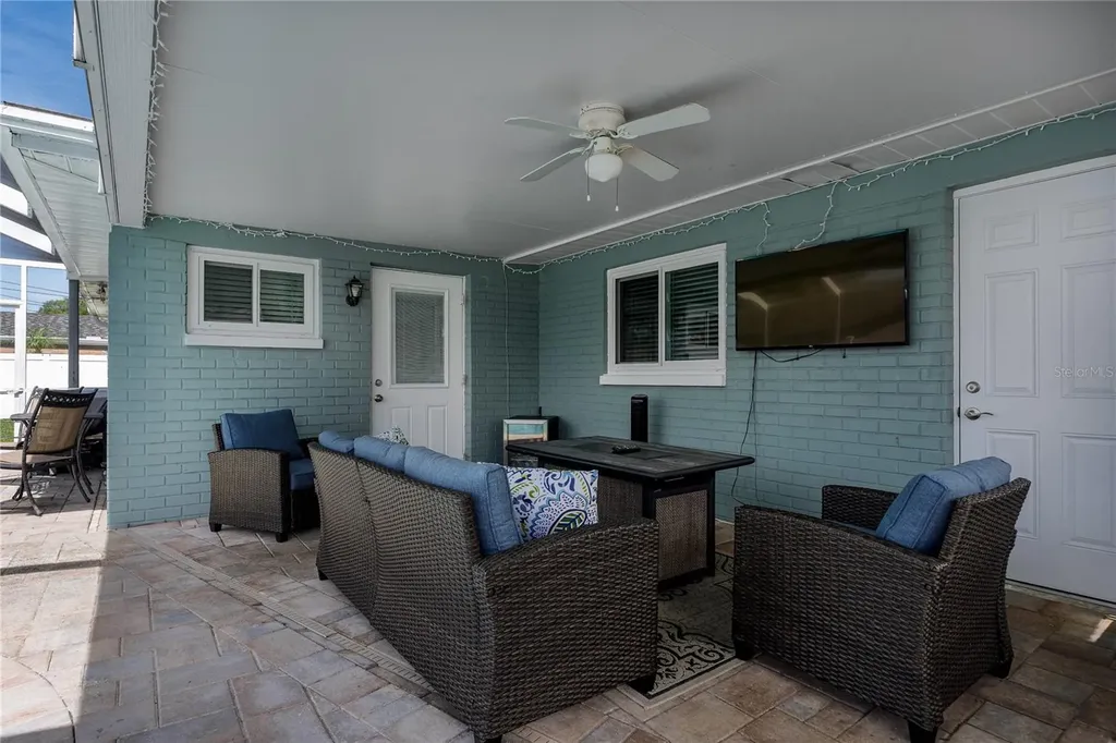 6232 33rd Avenue N St Petersburg FL 33710