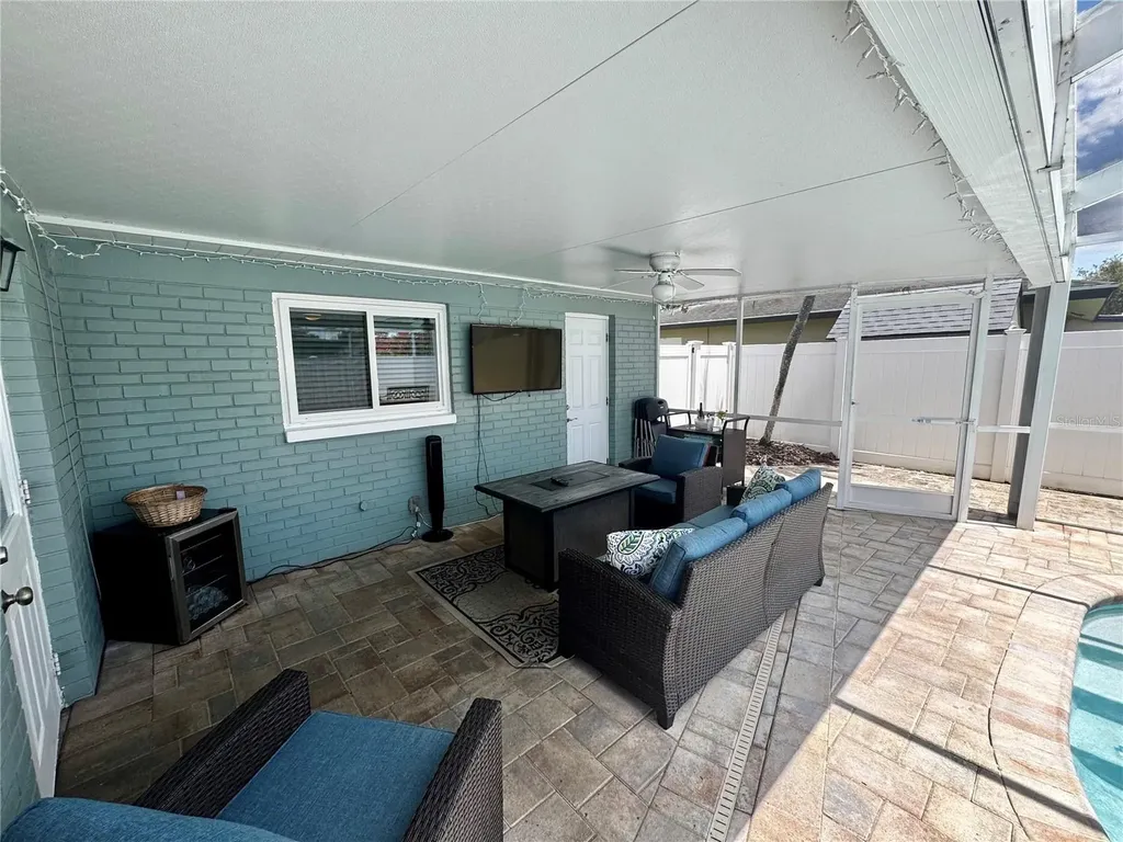 6232 33rd Avenue N St Petersburg FL 33710