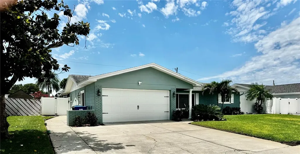6232 33rd Avenue N St Petersburg FL 33710