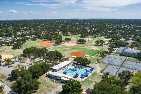 6232 33rd Avenue N St Petersburg FL 33710