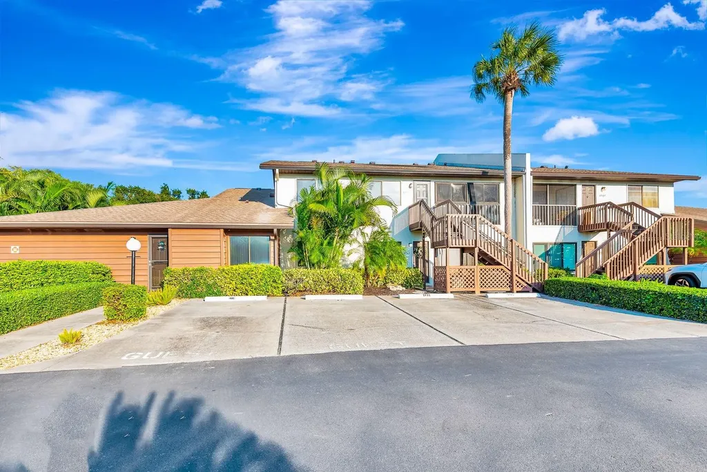 2721 72nd Street Court W Bradenton FL 34209