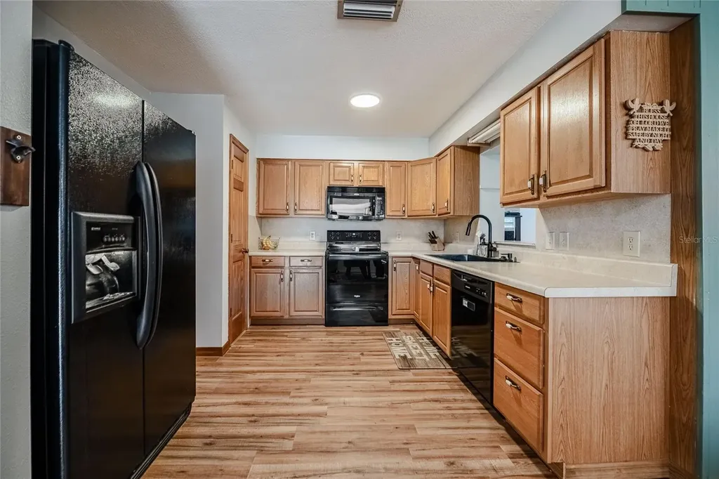 5905 Whispering Pines Road Lakeland FL 33811