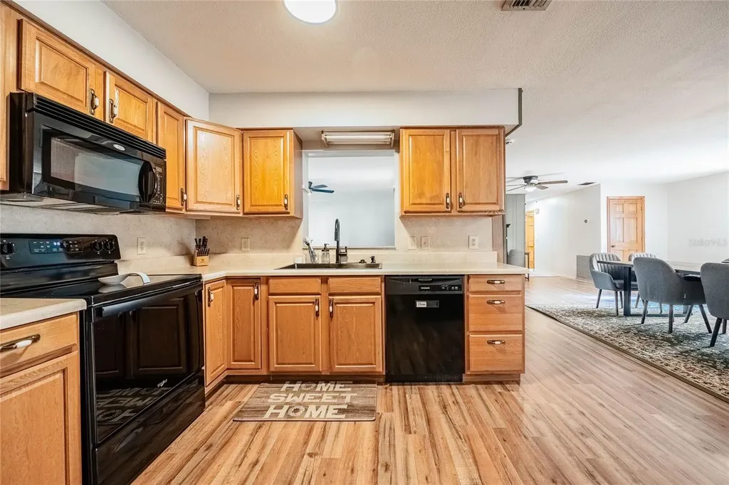 5905 Whispering Pines Road Lakeland FL 33811